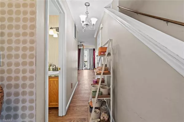 4003 Hope Valley LN, Greensboro, NC 27401