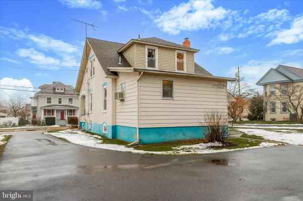 33 W BROAD ST, Hatfield, PA 19440