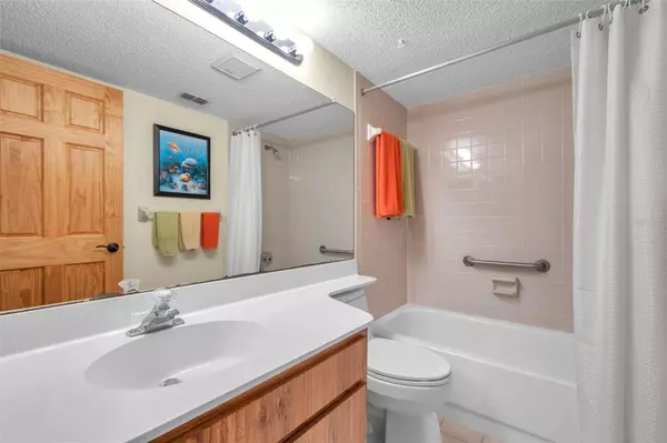 1485 HALSEY DR #201, Dunedin, FL 34698