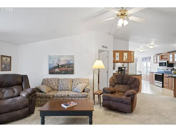 700 N MILL ST #78, Creswell, OR 97426