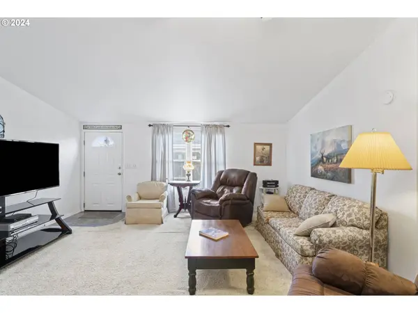 700 N MILL ST #78, Creswell, OR 97426