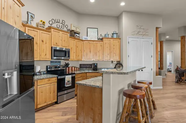 20240 W HUNTER Drive, Wittmann, AZ 85361