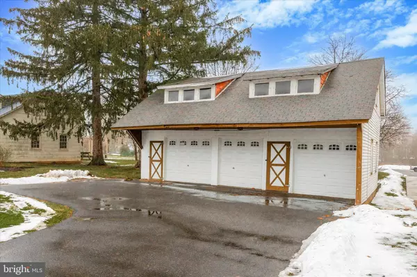 33 W BROAD ST, Hatfield, PA 19440