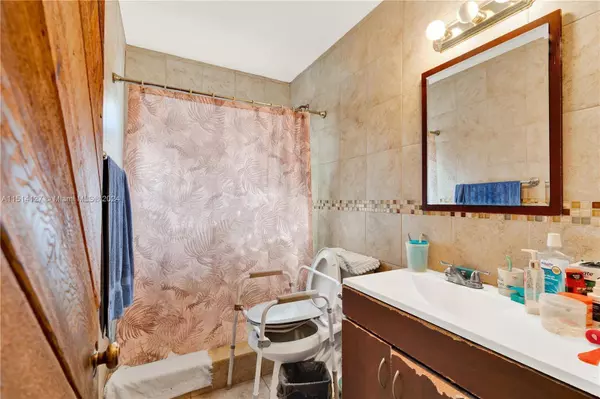 7648 N Tropicana St, Miramar, FL 33023