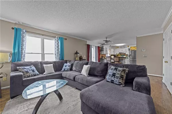 4003 Hope Valley LN, Greensboro, NC 27401