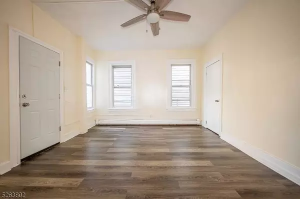 71 Arch St, Paterson City, NJ 07522