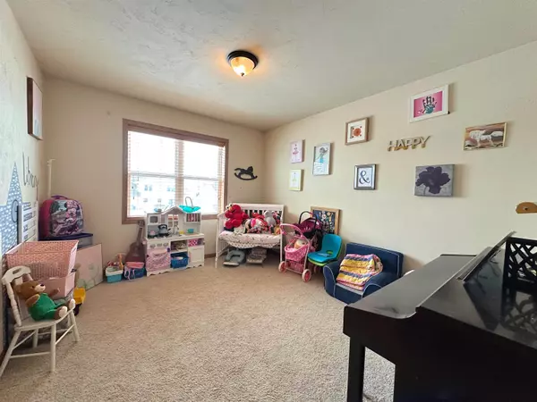 2643 GRASSY LN, Neenah, WI 54956