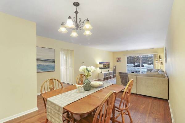 909 E Kenilworth AVE #103, Palatine, IL 60074