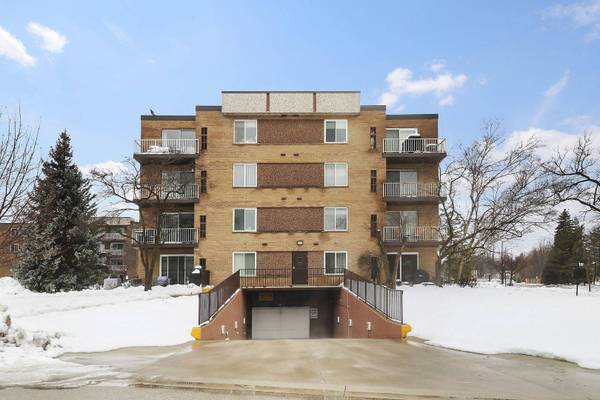 909 E Kenilworth AVE #103, Palatine, IL 60074