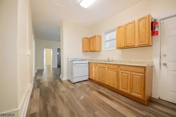 71 Arch St, Paterson City, NJ 07522