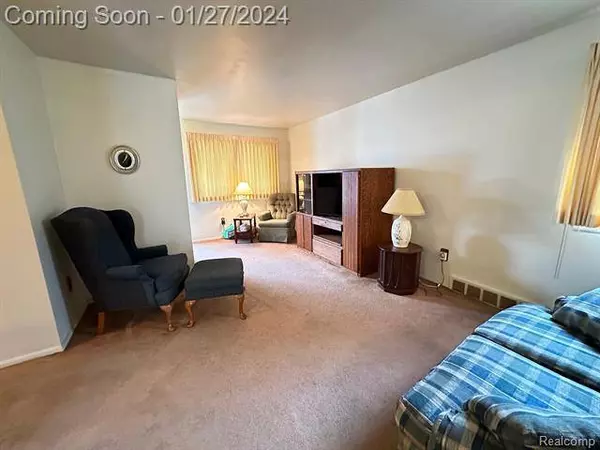 17755 Summer Lane S, Fraser, MI 48026