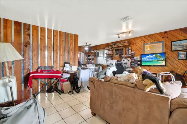 7648 N Tropicana St, Miramar, FL 33023