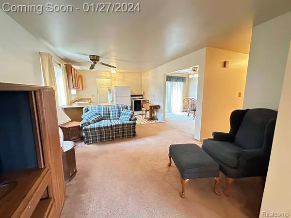 17755 Summer Lane S, Fraser, MI 48026