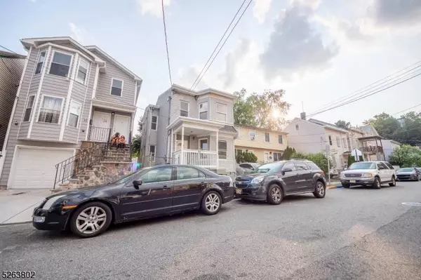 71 Arch St, Paterson City, NJ 07522