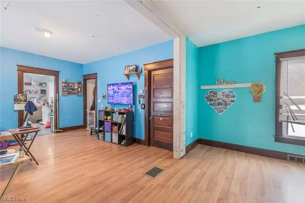 422 North AVE, Girard, OH 44420