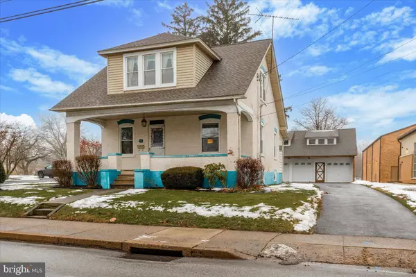 33 W BROAD ST, Hatfield, PA 19440