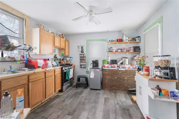 422 North AVE, Girard, OH 44420