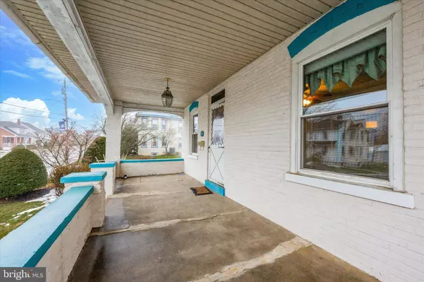 33 W BROAD ST, Hatfield, PA 19440