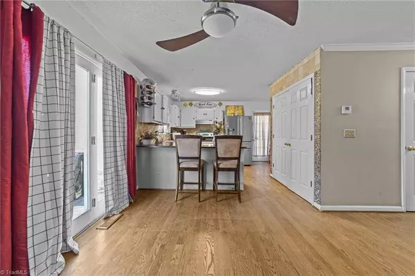 4003 Hope Valley LN, Greensboro, NC 27401