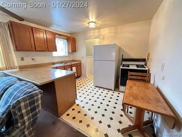 17755 Summer Lane S, Fraser, MI 48026