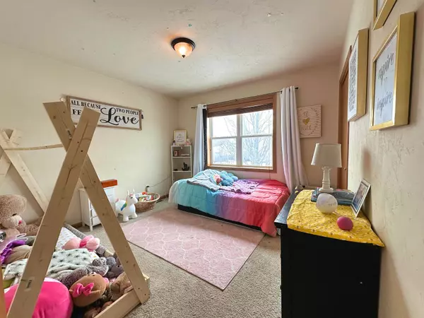 2643 GRASSY LN, Neenah, WI 54956