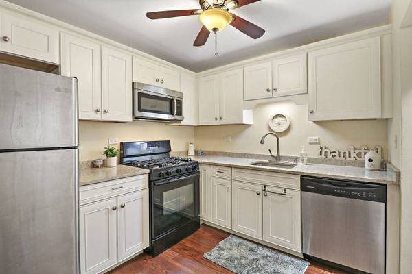 909 E Kenilworth AVE #103, Palatine, IL 60074