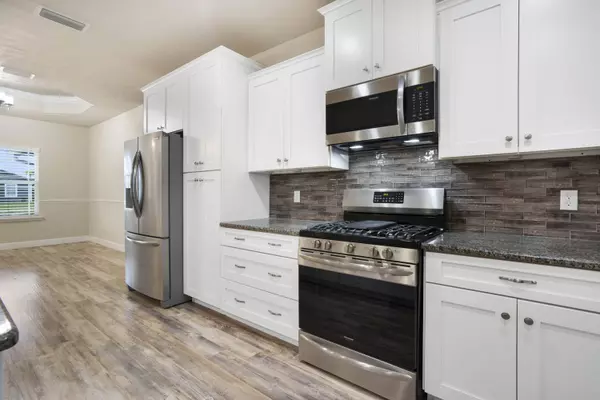 23116 NW 4th Place, Newberry, FL 32669