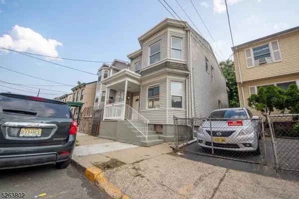 71 Arch St, Paterson City, NJ 07522