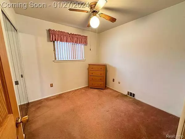 17755 Summer Lane S, Fraser, MI 48026