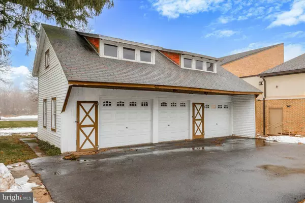 33 W BROAD ST, Hatfield, PA 19440