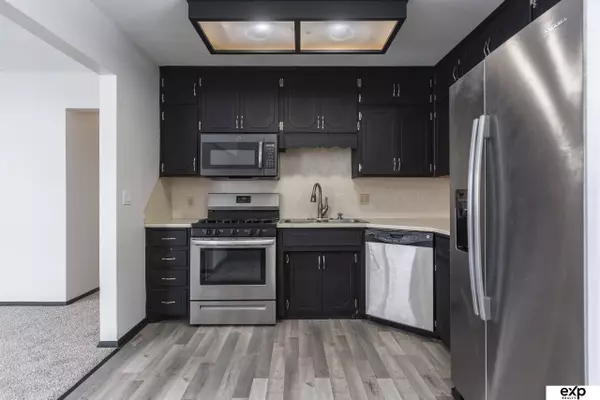 1203 W 14th Avenue, Bellevue, NE 68005