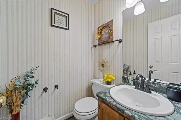 4003 Hope Valley LN, Greensboro, NC 27401