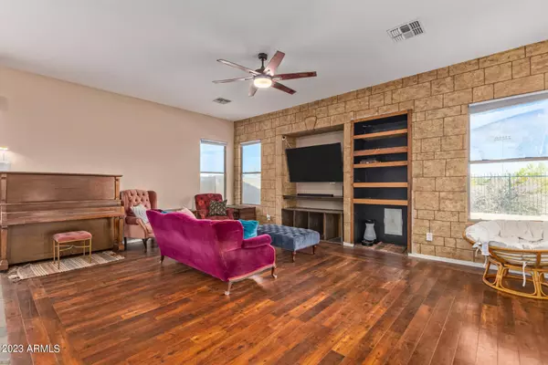 18933 N FALCON Lane, Maricopa, AZ 85138