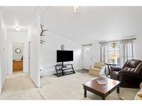 700 N MILL ST #78, Creswell, OR 97426