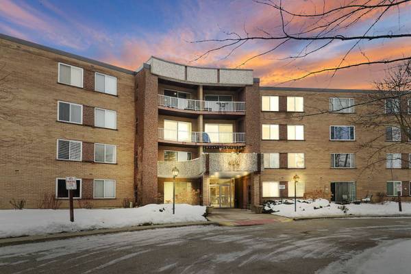 909 E Kenilworth AVE #103, Palatine, IL 60074