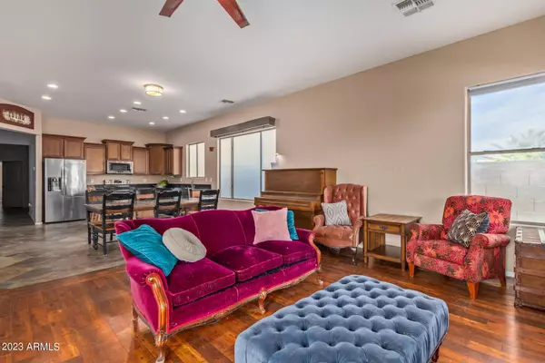 18933 N FALCON Lane, Maricopa, AZ 85138