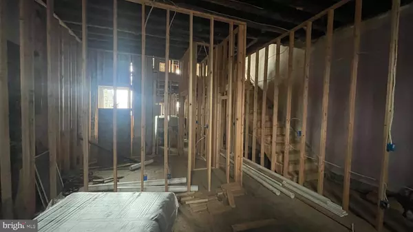 606 S BROADWAY, Camden, NJ 08103