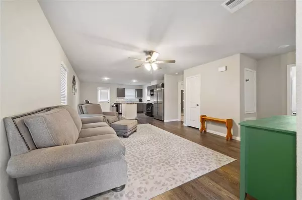 2707 Center ST, Waller, TX 77484