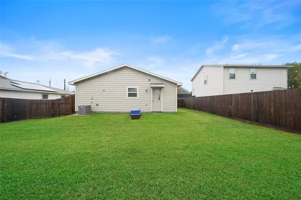 2707 Center ST, Waller, TX 77484