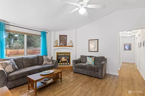 608 Peak LN, Granite Falls, WA 98252