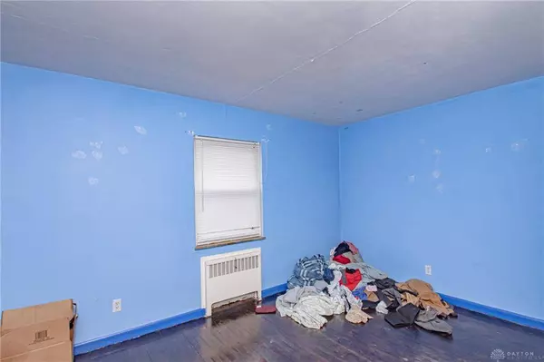 5039 Far Hills Avenue, Dayton, OH 45429