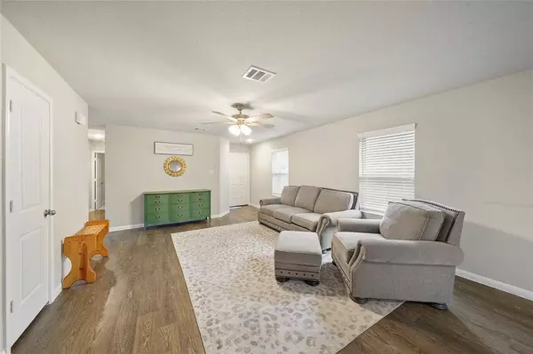 2707 Center ST, Waller, TX 77484