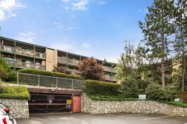 3277 Quadra St #113, Saanich, BC V8X 4W9