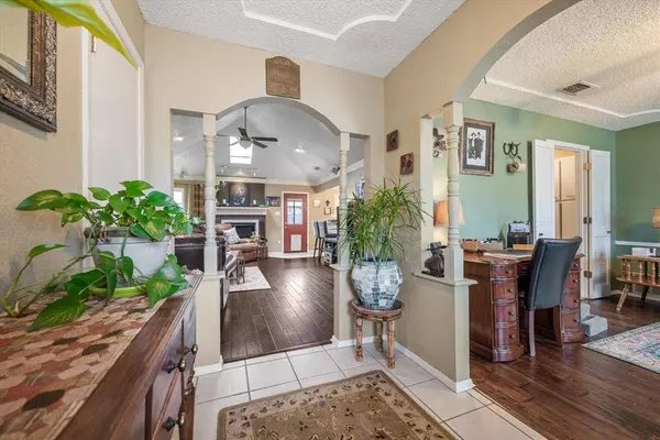 5521 Wood View Street, North Richland Hills, TX 76180