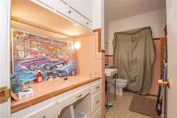 5039 Far Hills Avenue, Dayton, OH 45429