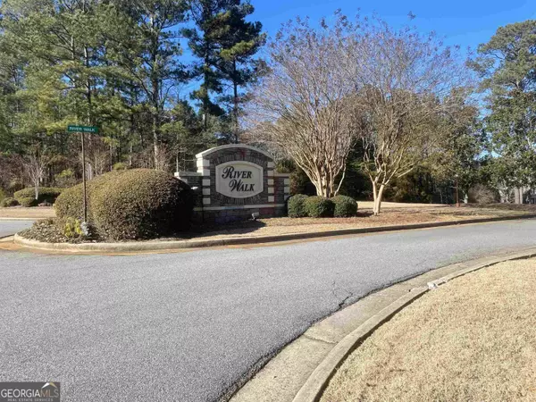 117 Rivers Edge DR, Forsyth, GA 31029