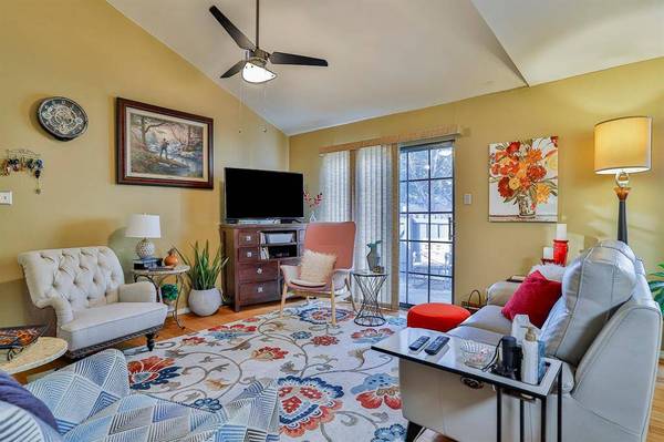340 W Harwood Road #C, Hurst, TX 76054