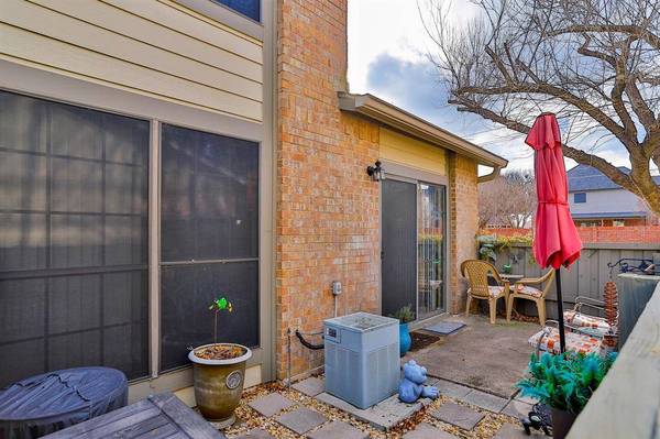 340 W Harwood Road #C, Hurst, TX 76054