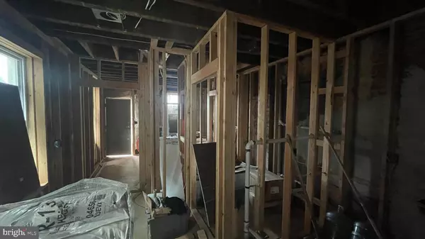 606 S BROADWAY, Camden, NJ 08103