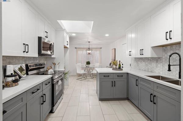 25938 Madeline Ln, Hayward, CA 94545